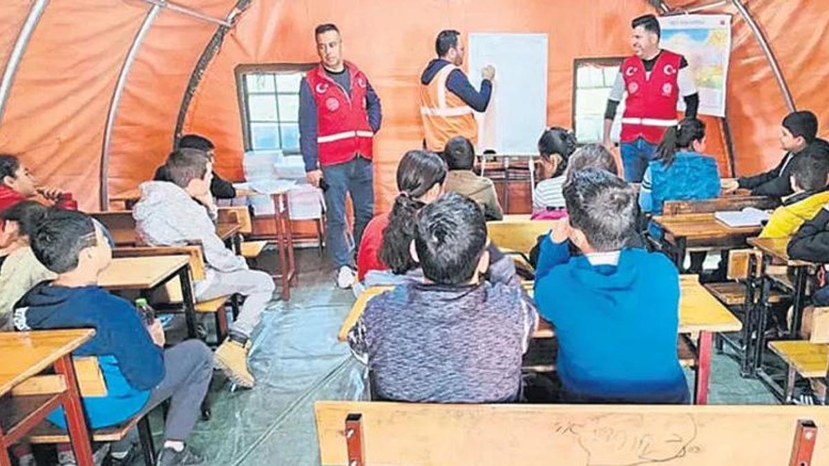 Bakan Özer açıkladı: 10 ilde sınıfta kalma yok