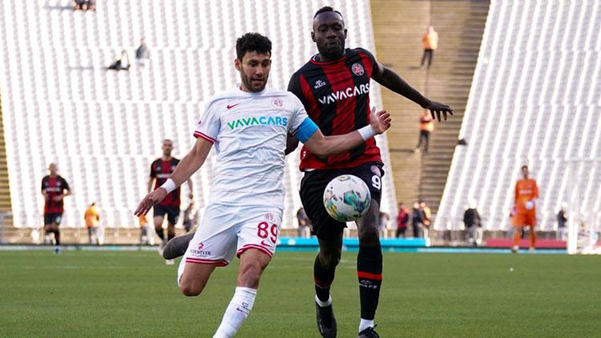 Antalyaspor deplasmanda Fatih Karagümrük'ü devirdi