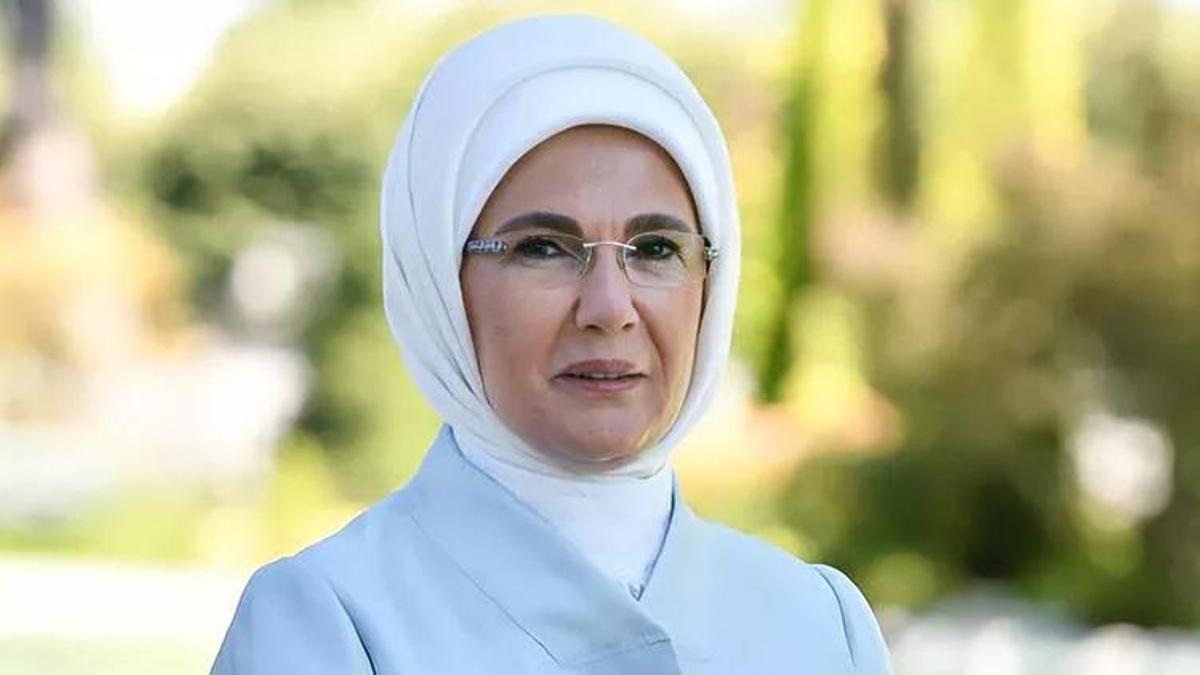 Emine Erdoğan'dan 'İstanbul'un fethi' mesajı: Kahraman ecdadımızı rahmet ve minnetle anıyorum