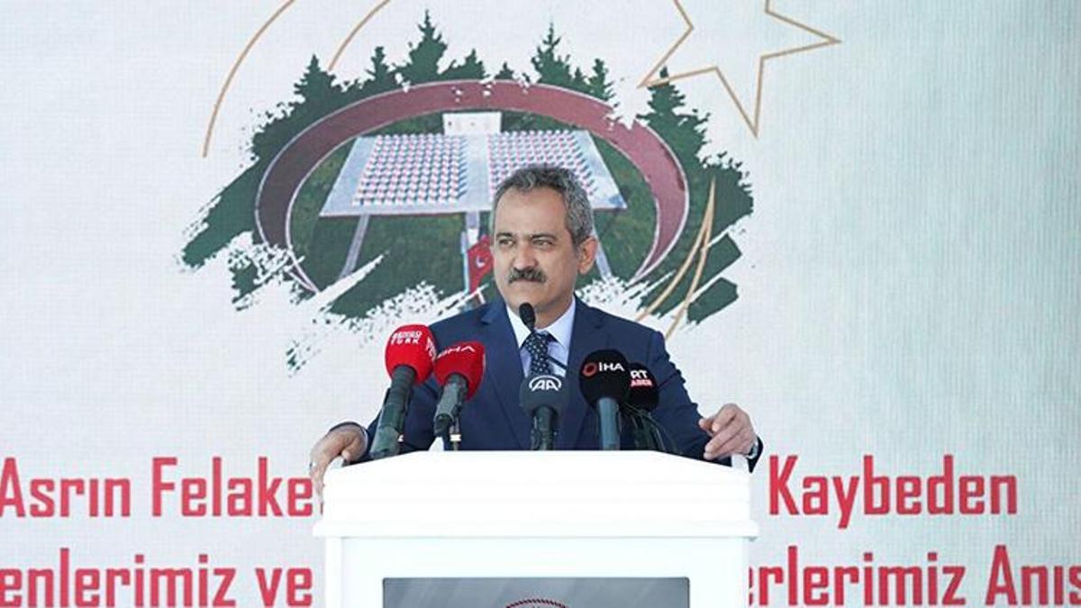 Milli Eğitim Bakanı Özer: 465 bin vatandaşımız okullarımızda, yurtlarımızda kaldı