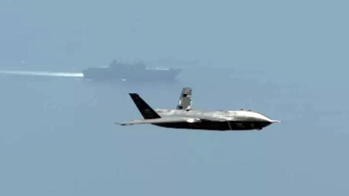 Bayraktar KIZILELMA ve TCG Anadolu aynı karede!