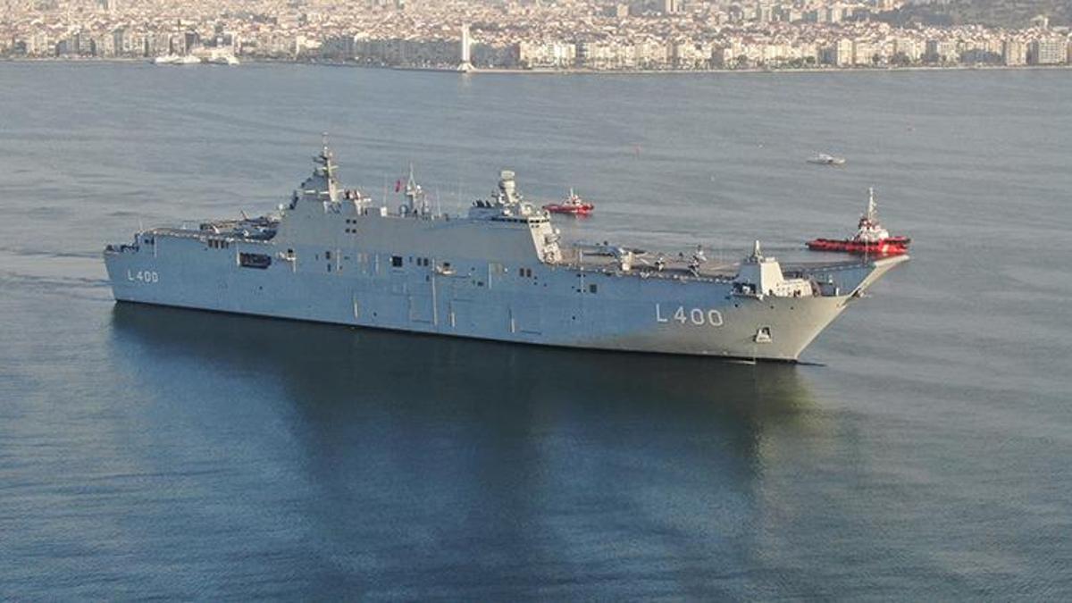 Dünyanın ilk SİHA gemisi İzmir'de: TCG Anadolu İzmir limanında havadan görüntülendi