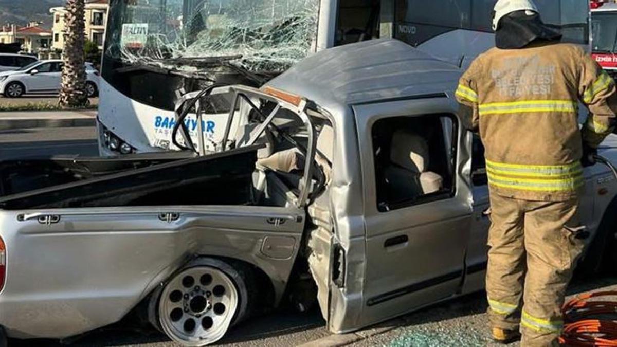 Asker ve sivil memurları taşıyan servis midibüsü ile kamyonet çarpıştı; 1 ölü, 6 yaralı