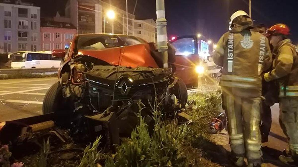 Silivri'de alkollü sürücü trafik ışıklarına çarptı