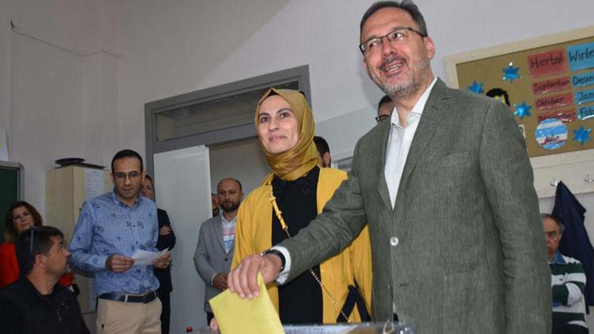 Bakan Kasapoğlu, İzmir'de oyunu kullandı