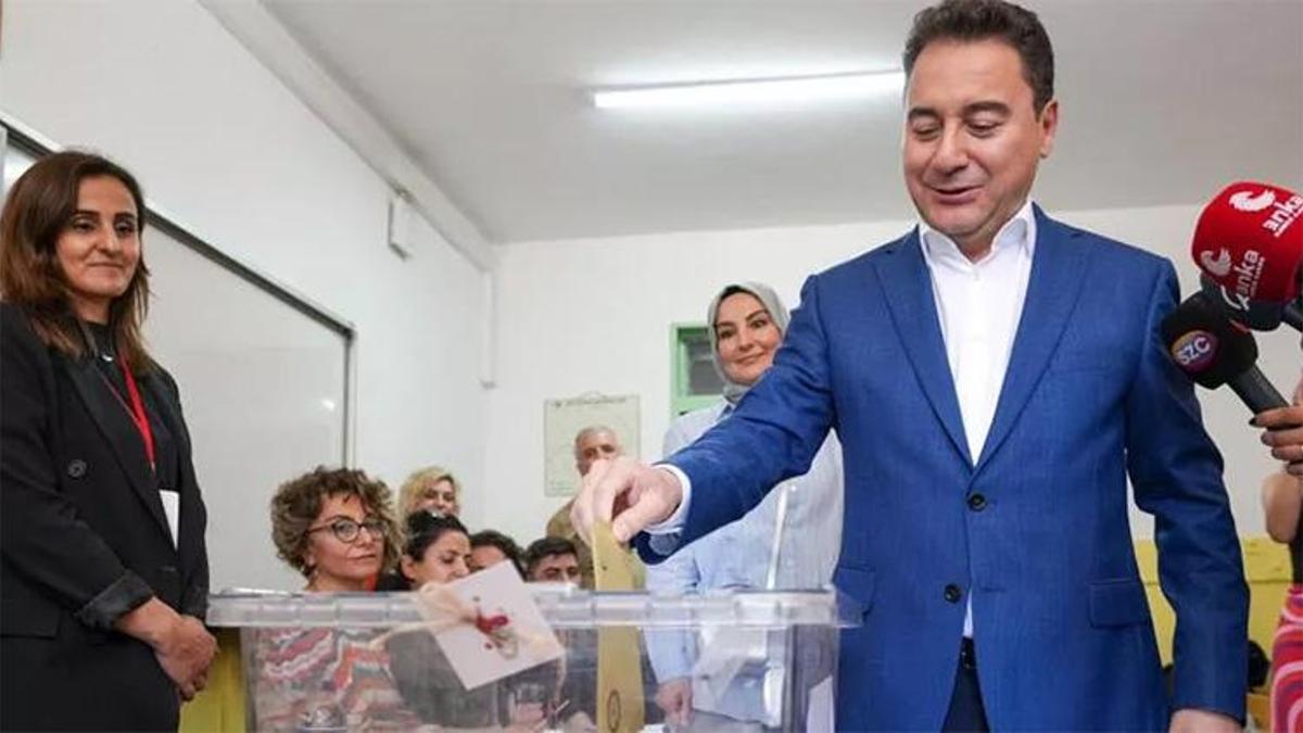 DEVA Partisi lideri Babacan ve eşi oylarını kullandı