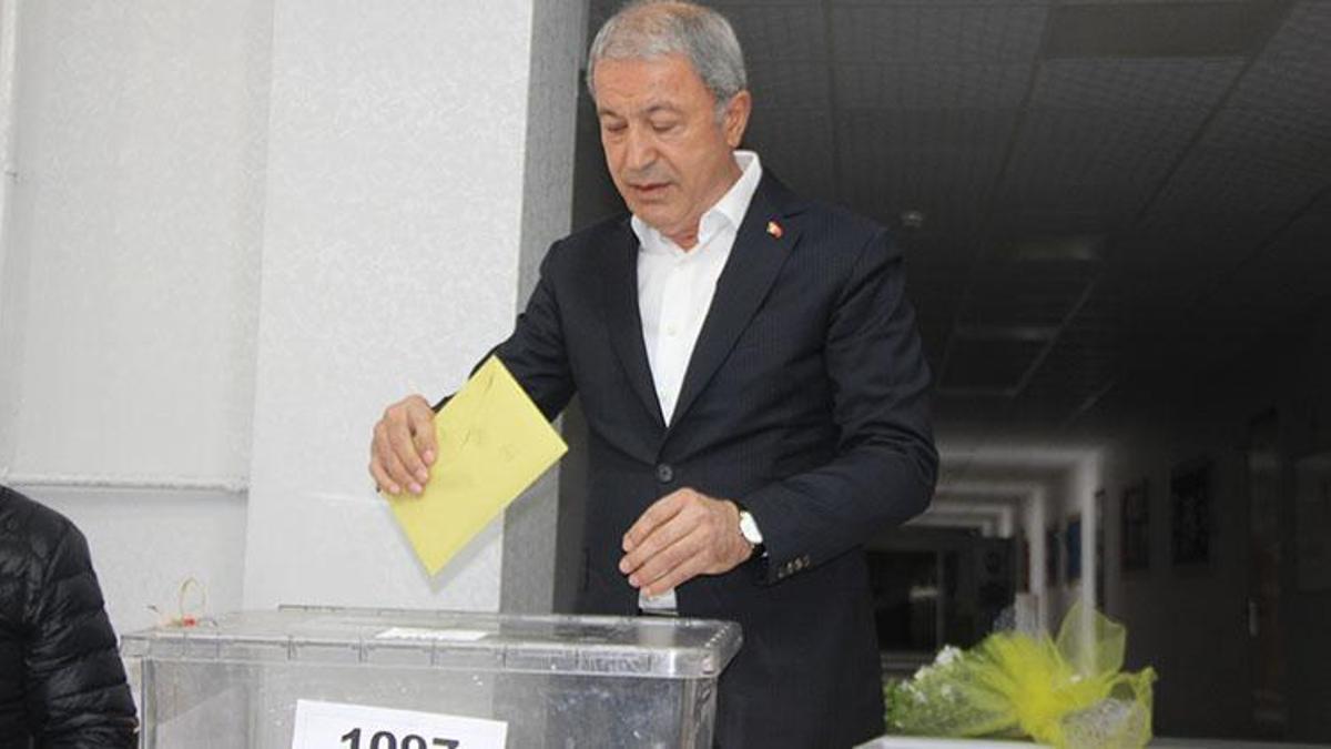 Bakan Akar oyunu Kayseri'de kullandı