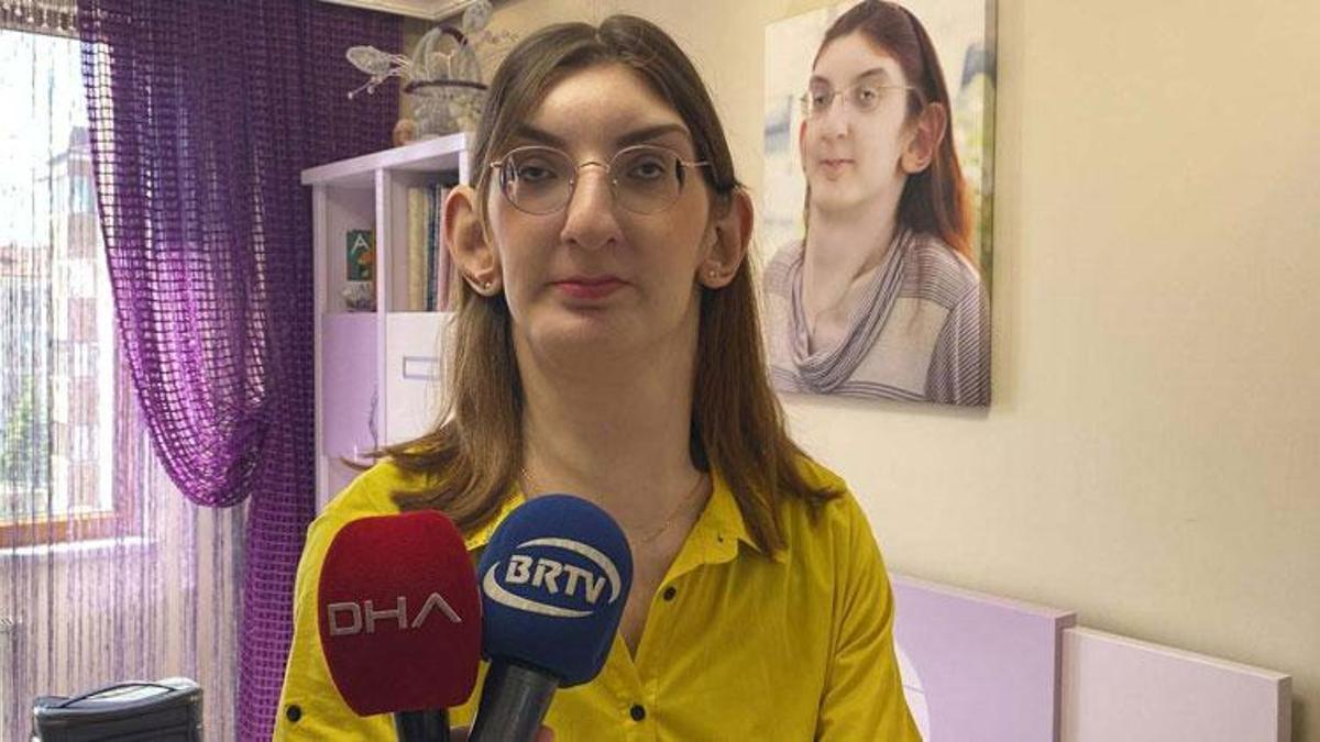 Dünyanın en uzun boylu kadını, oyunu evinde kullandı