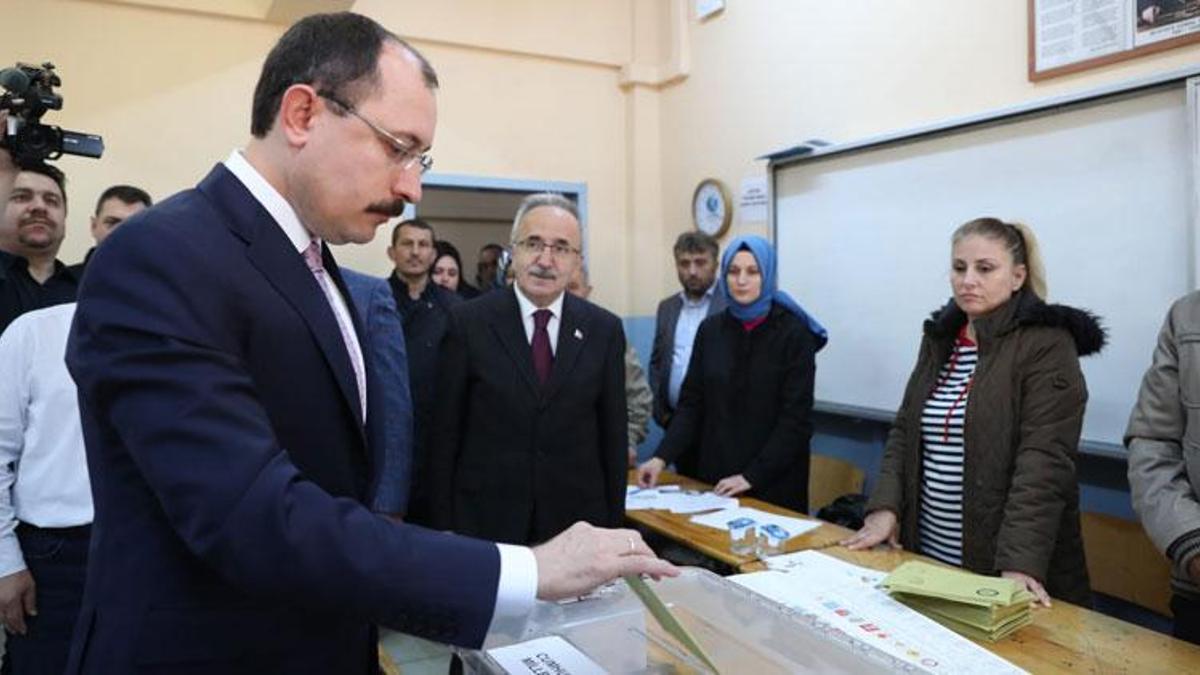 Samsun'da oyunu kullanan Bakan Muş: Büyük bir katılım olduğunu gözlemliyorum