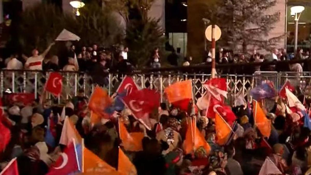 AK Parti'de 'balkon' hazırlığı! CNN Türk muhabiri son durumu aktardı