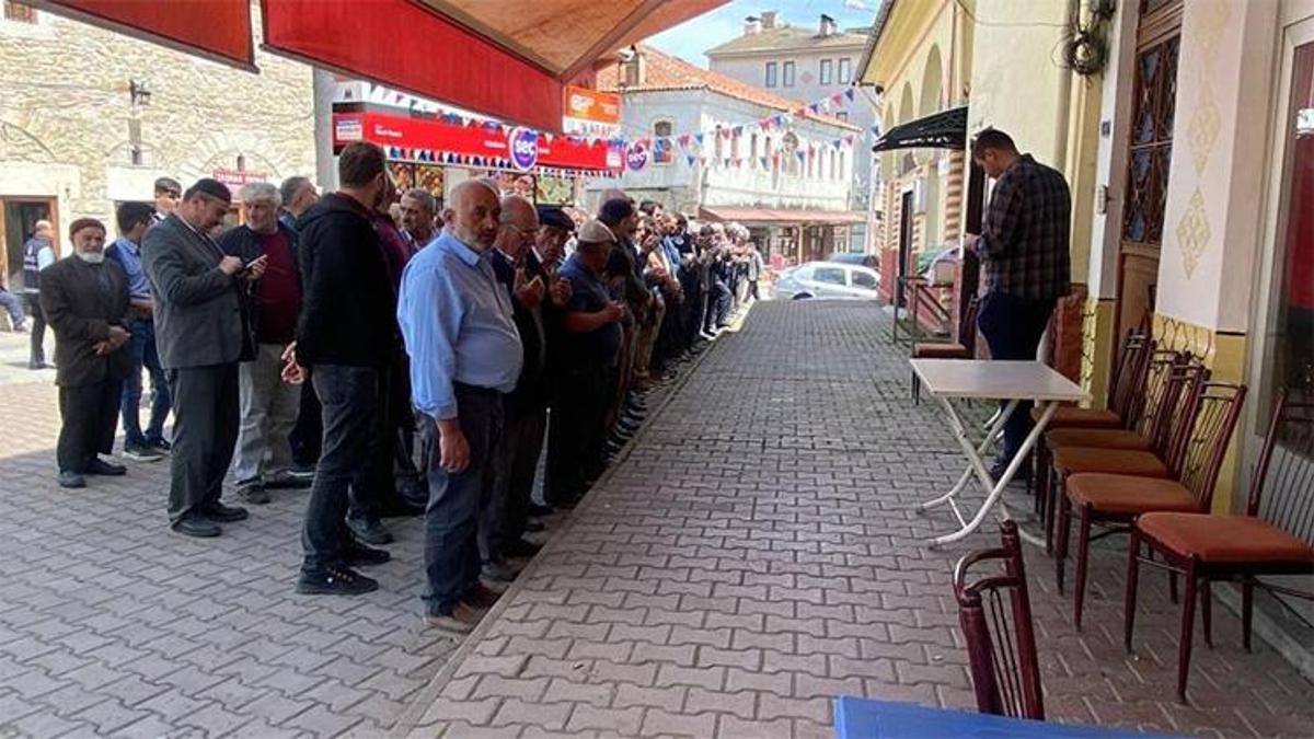 Oy kullandıktan sonra dönüş yolunda hayatını kaybetti