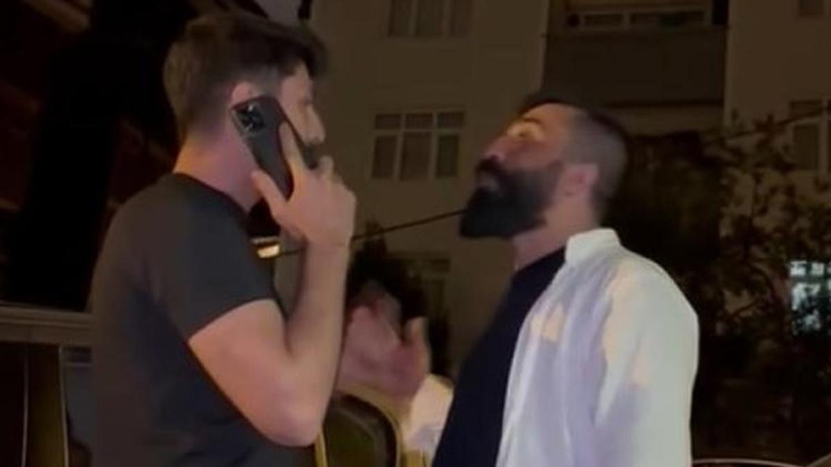 Eyüpsultan'da seçim şarkısı çalan araca saldırı iddiası