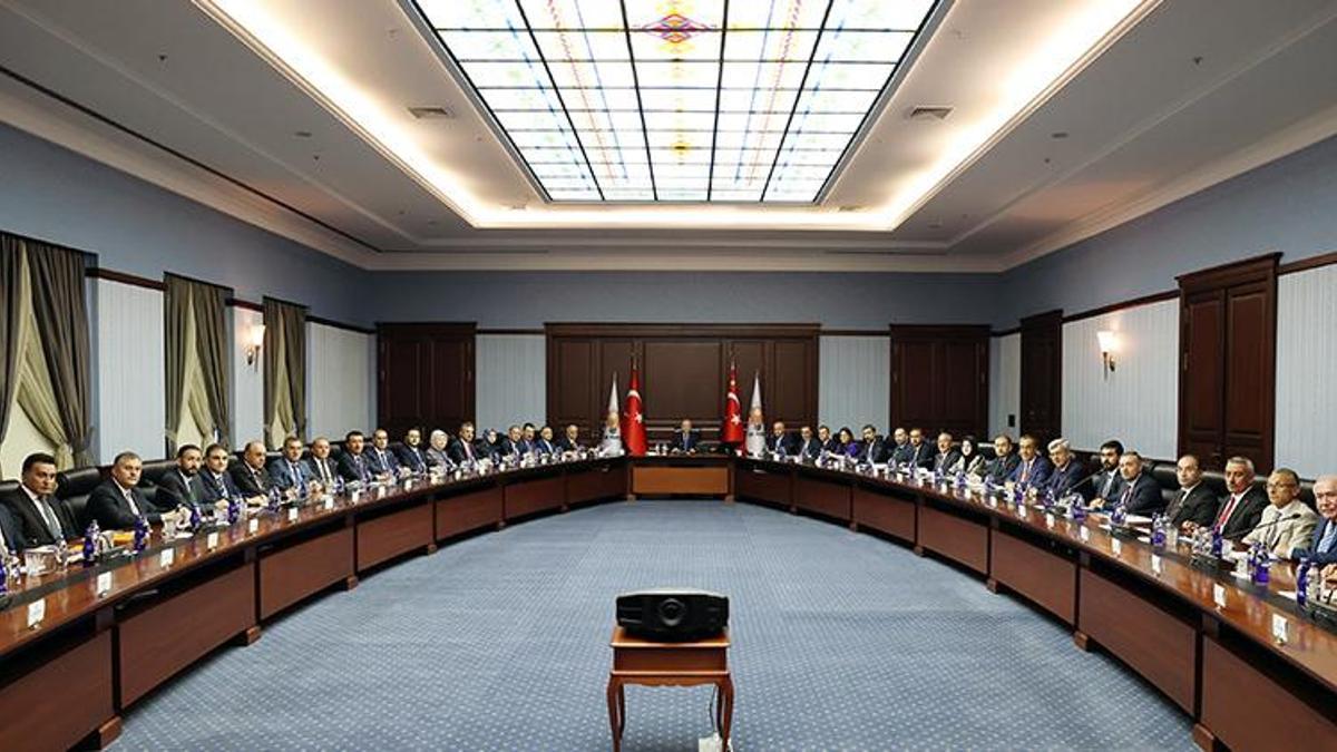 Cumhurbaşkanı Erdoğan, Ankara'da parti il teşkilatı ve ilçe belediye başkanları ile bir araya geldi