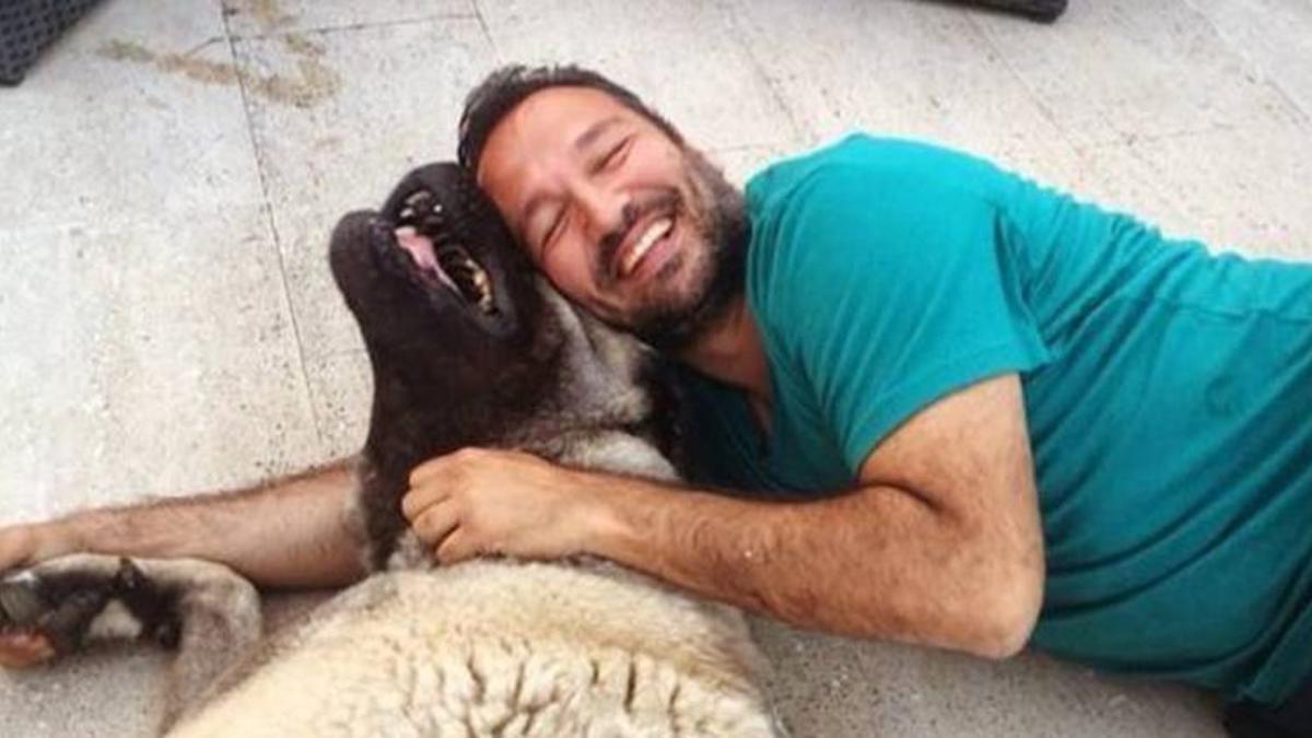 Ali Sunal acı haberi sosyal medya hesabından paylaştı