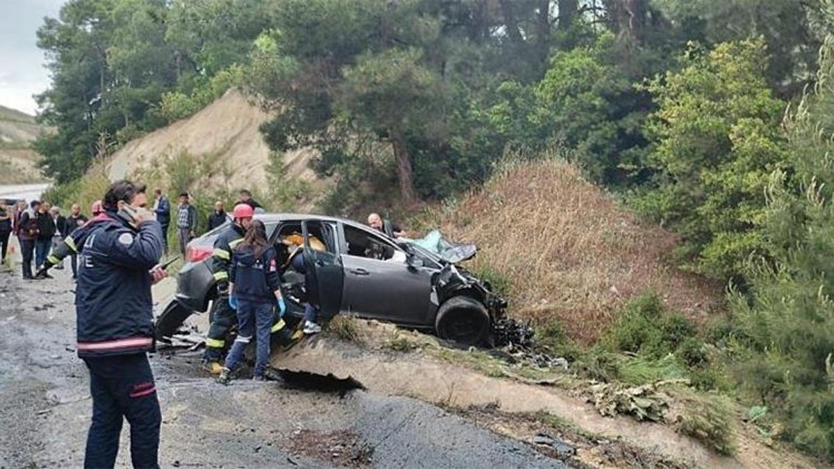 Tır çarptığı otomobili metrelerce sürükledi: 3 ölü, 2 yaralı!