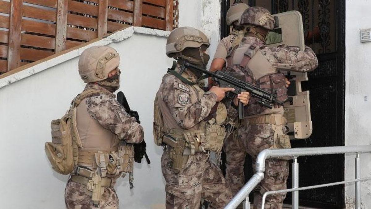 İstanbul'da terör örgütü DHKP-C'ye yönelik operasyon: 8 şüpheli yakalandı