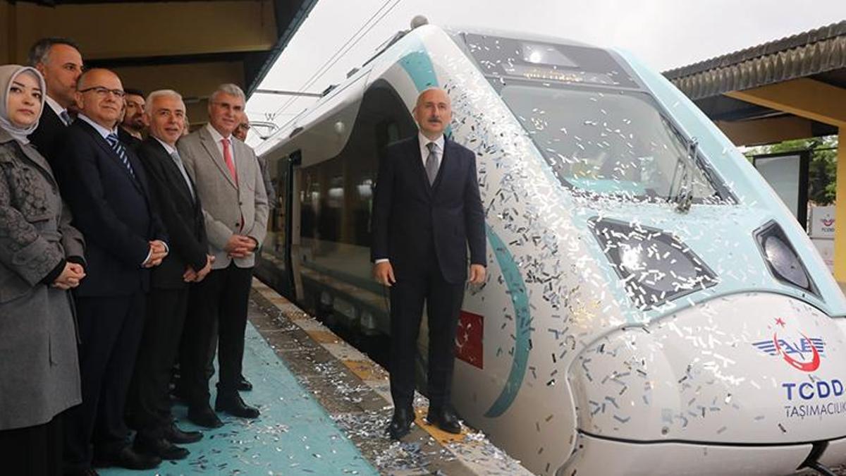 Bakan Karaismailoğlu: Milli tren bugün yolcu taşımaya başlayacak