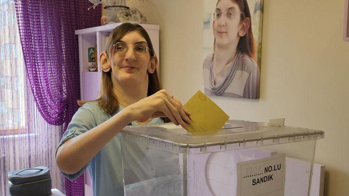 'Dünyanın en uzun boylu kadını' oyunu evinde kullandı