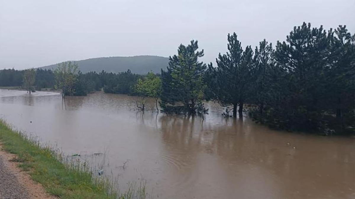 Meteoroloji saatler öncesinde uyarmıştı! Eskişehir Seyitgazi ilçesi sele teslim oldu
