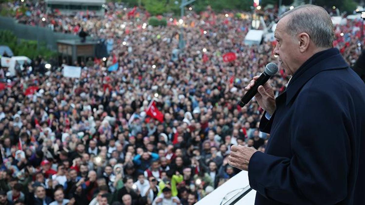 Cumhurbaşkanı Erdoğan: Demokrasi bayramı yaşatan milletime teşekkür ediyorum