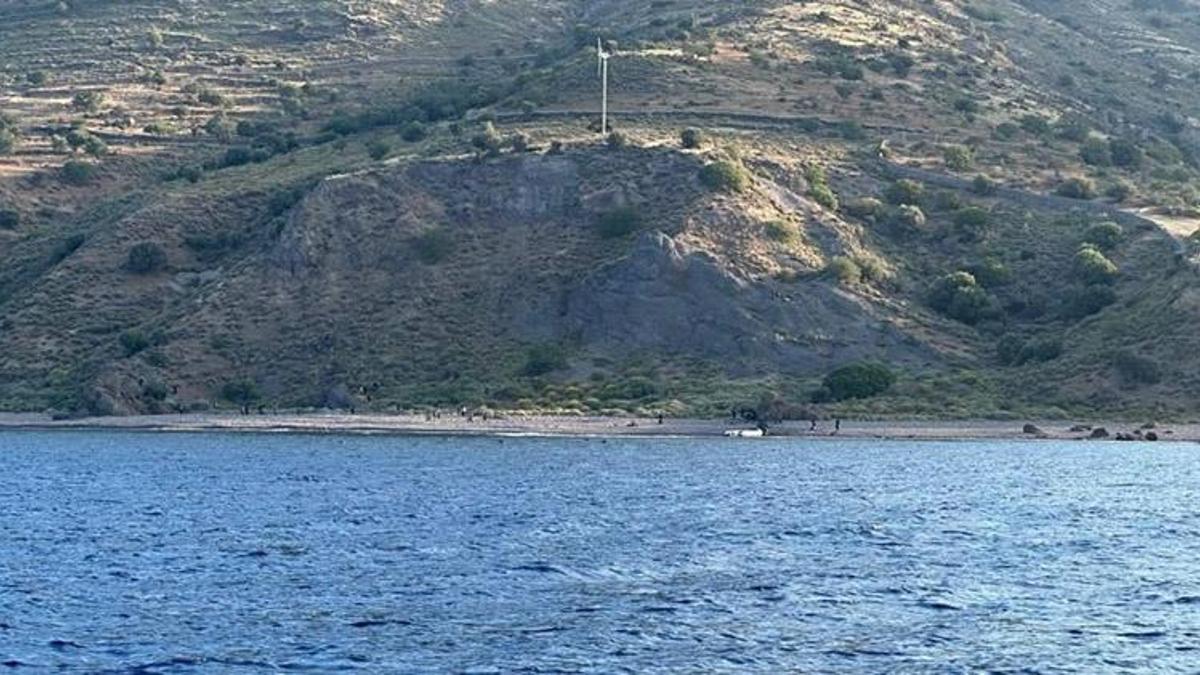 Yunan unsurlarınca ölüme terk edilen 48 kaçak göçmen kurtarıldı
