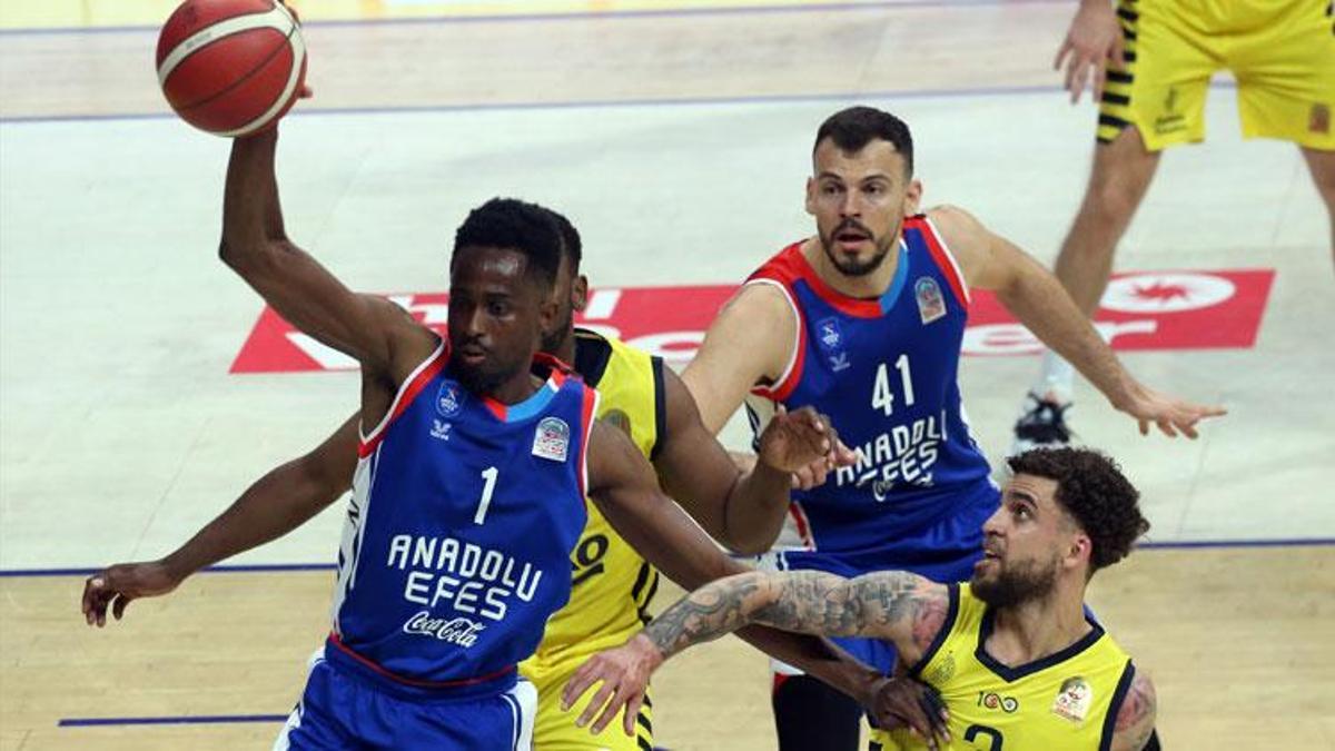 Fenerbahçe Beko'dan Anadolu Efes'e tarihi fark!