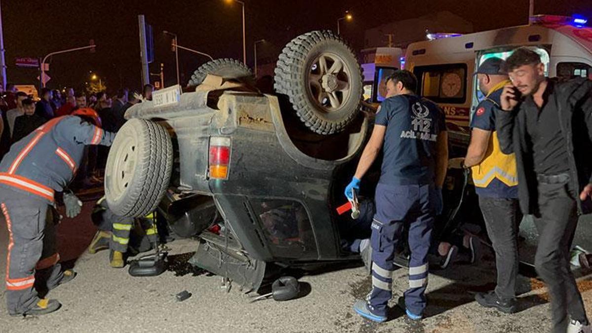 Kavşakta otomobil ile cip çarpıştı; 1'i ağır, 6 yaralı