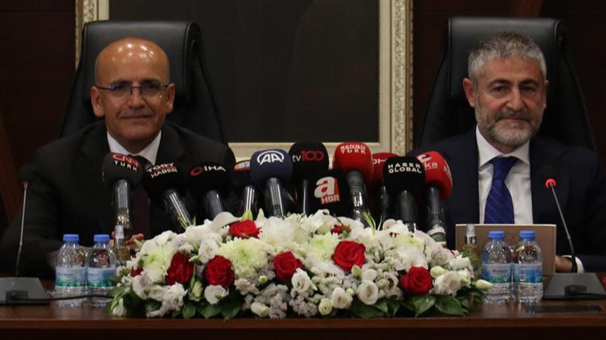 Hazine ve Maliye Bakanlığı'nda devir teslimi! Bakan Mehmet Şimşek'ten ilk mesaj