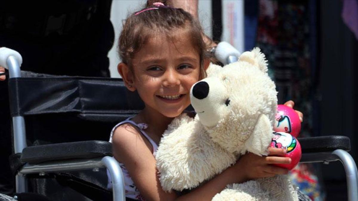 Çalınan tekerlekli sandalye yerine yenisi Merve’nin kapısına bırakıldı