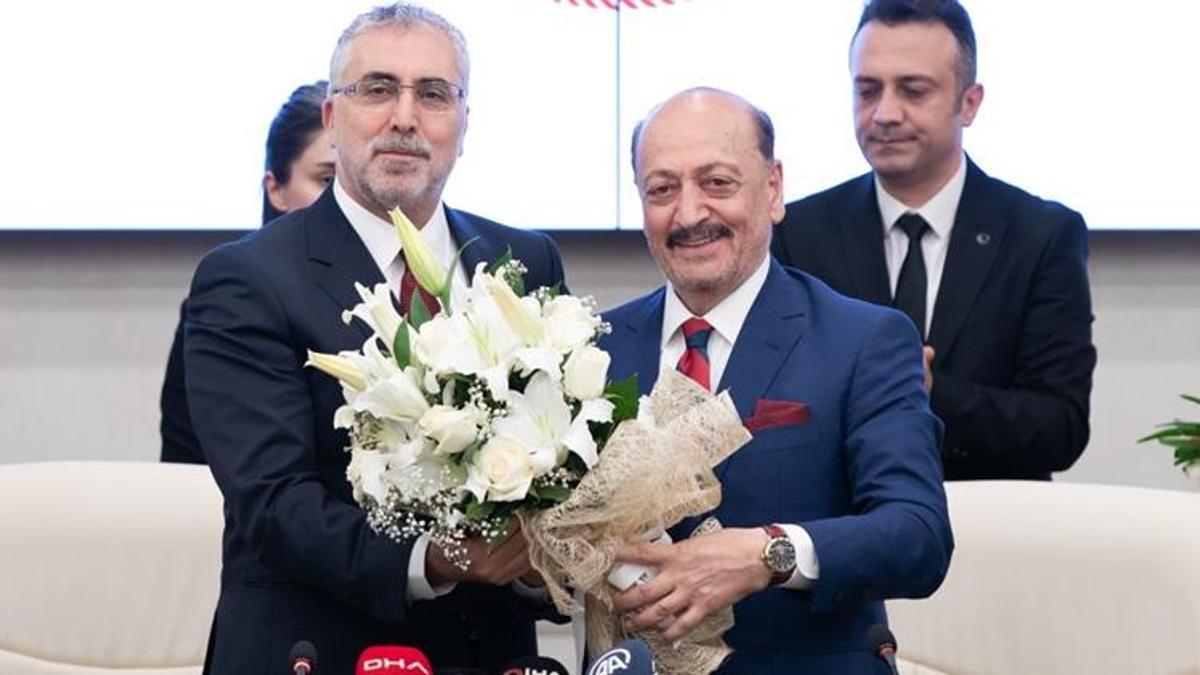 Çalışma Bakanlığı'nda devir teslim töreni! Vedat Bilgin görevi Vedat Işıkhan'a devretti