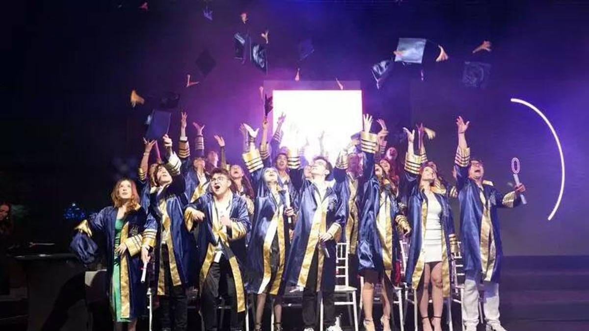Ata Koleji’nde 65'inci Dönem mezuniyet coşkusu