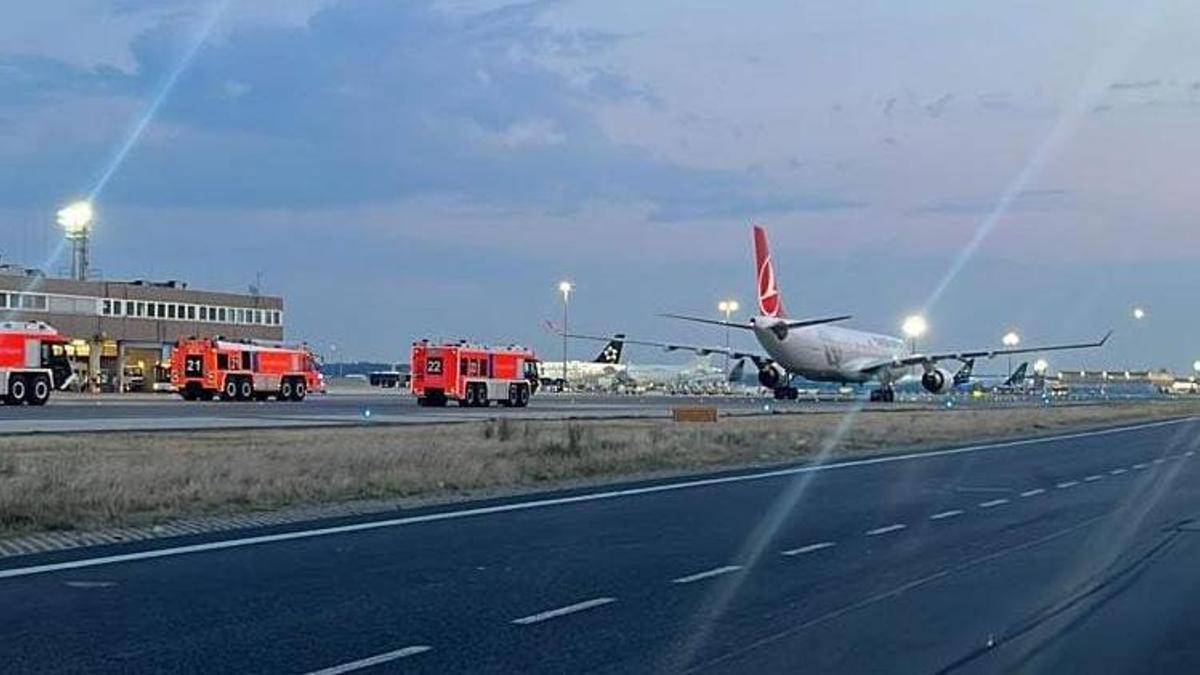 İniş takımları kapanmayan THY uçağı Frankfurt'a geri döndü