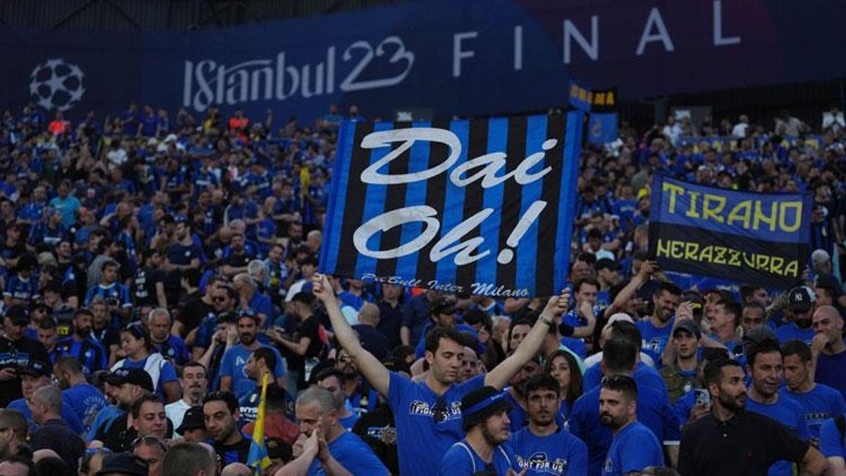 Inter taraftarından Hakan Çalhanoğlu’na sevgi gösterisi