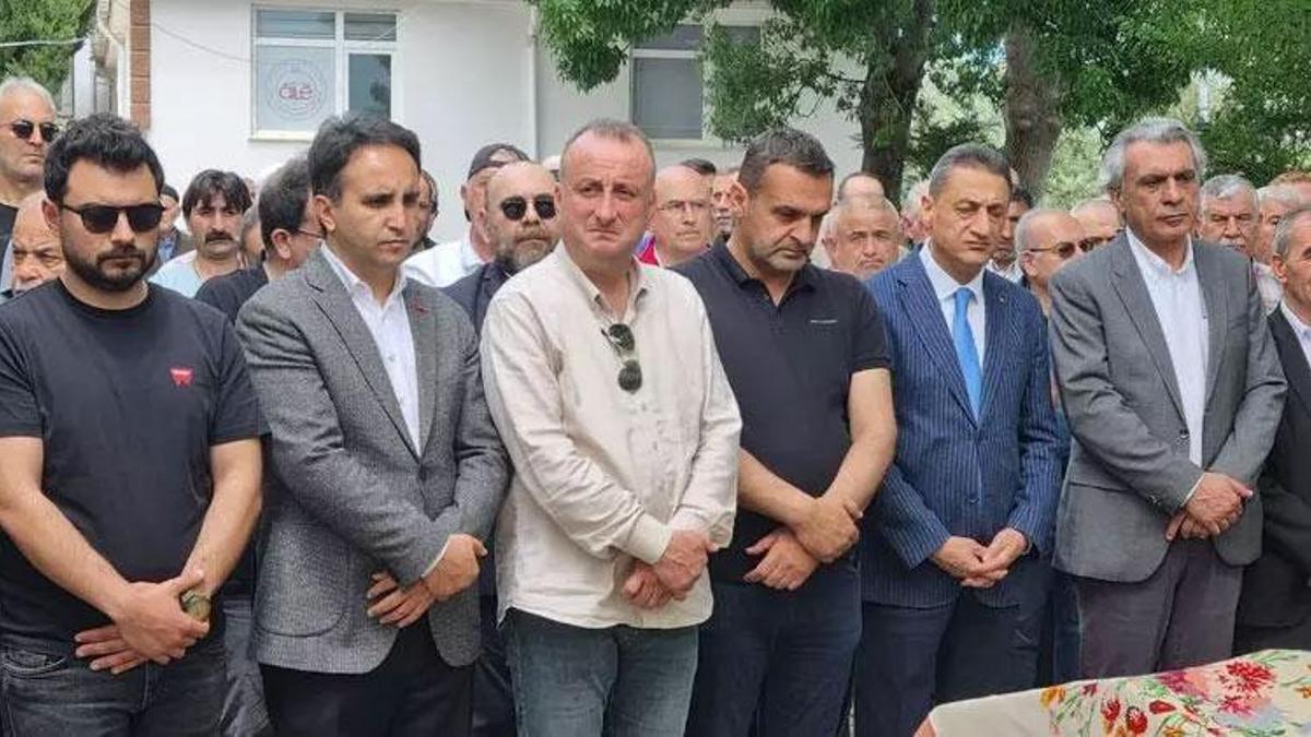 Mete Belovacıklı'nın annesi son yolculuğuna uğurlandı