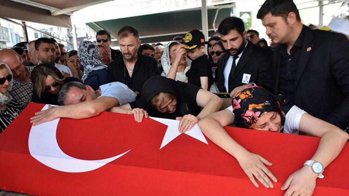 Şehit polis, gözyaşlarıyla son yolculuğuna uğurlandı