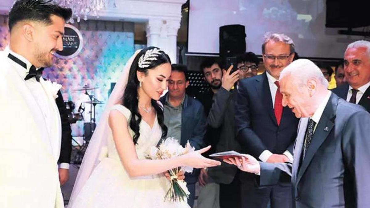 MHP Genel Başkanı Bahçeli nikâh şahidi oldu