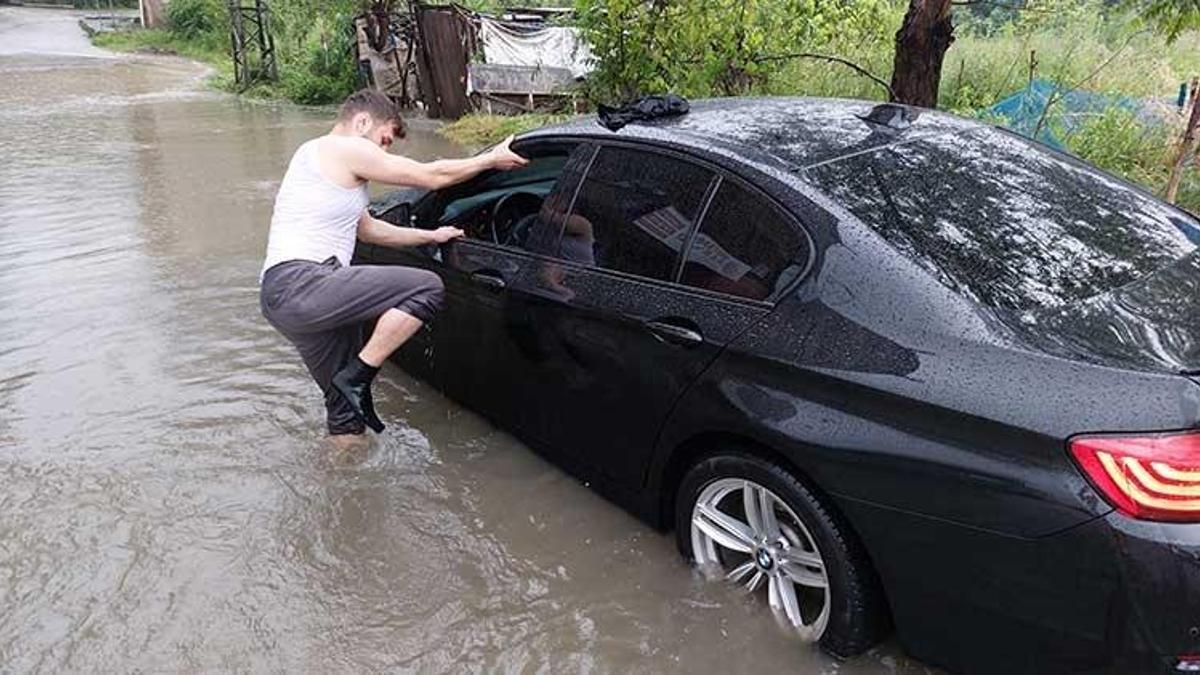 Samsun'da sağanak; yollar göle döndü, su baskınları yaşandı