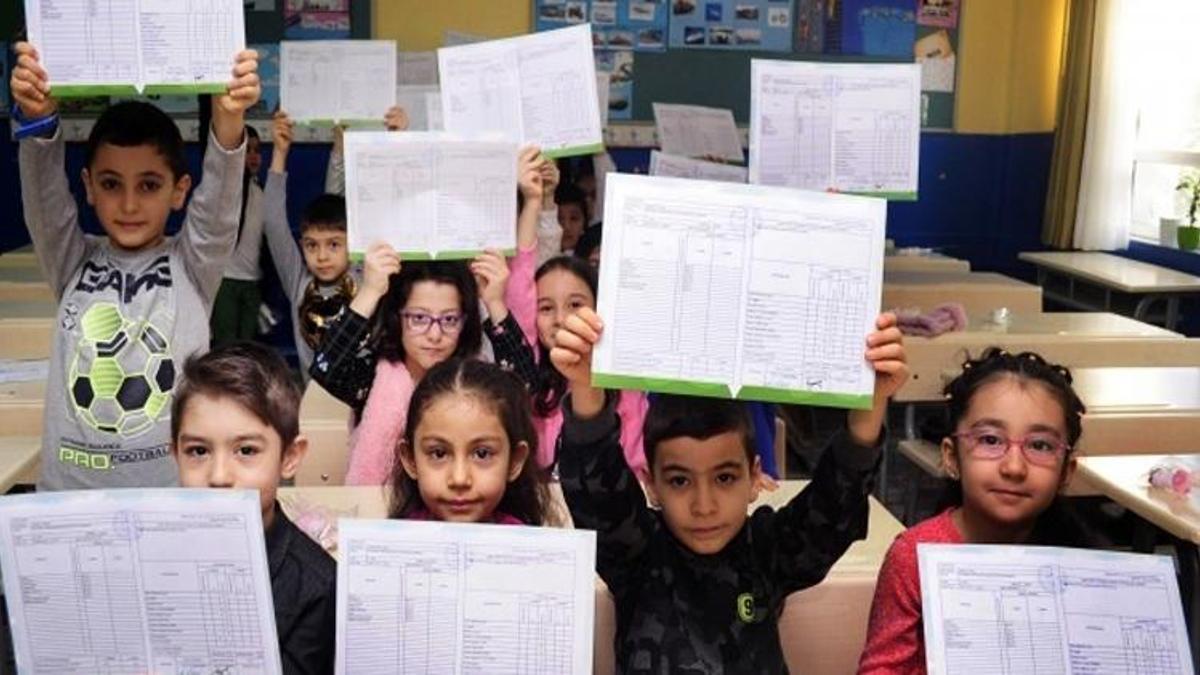 Şökk ne demek, Şökk ile geçmek ne anlama geliyor? Şökk açılımı ve karnede Şökk 2 anlamı!