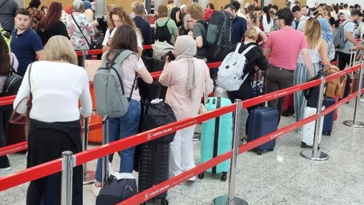 İstanbul Havalimanında tatil yoğunluğu yaşandı