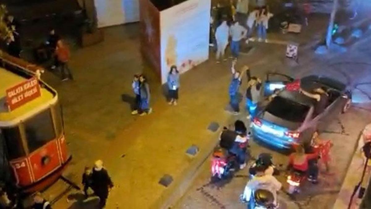 Galata’da 'pes' dedirten görüntüler! Göz gözü görmedi