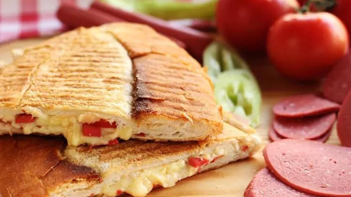 Tost Kaç Kalori? Tost Besin Değerleri Ve Kalorisi...