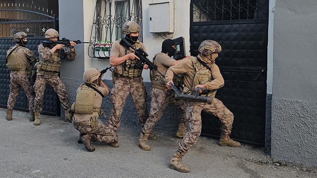 Adana'da suç şebekelerine şafak operasyonu
