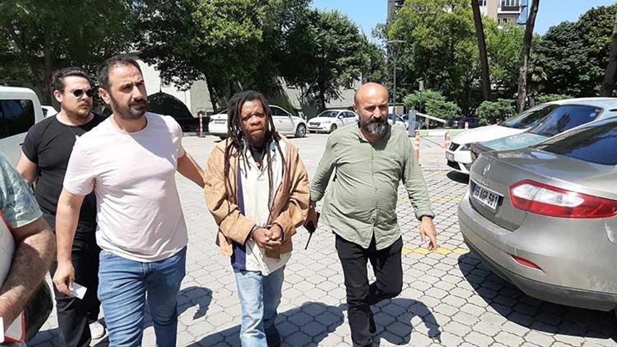 Kolombiya'dan kaçak bindiği gemide 4 gün arkadaşının cenazesiyle yolculuk yaptı