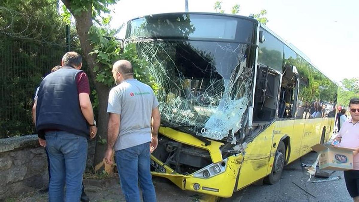 Pendik’te İETT otobüsüyle cip çarpıştı! Yaya olarak kaçtılar, 4 yaralı var