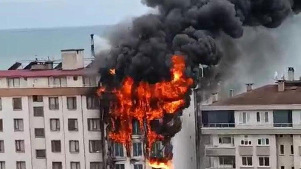 Artvin'de lokantanın bacasında çıkan yangın, otele sıçradı