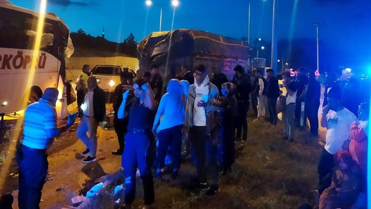Yolcu otobüsü tuğla yüklü tıra çarptı:1 ölü, 9 yaralı
