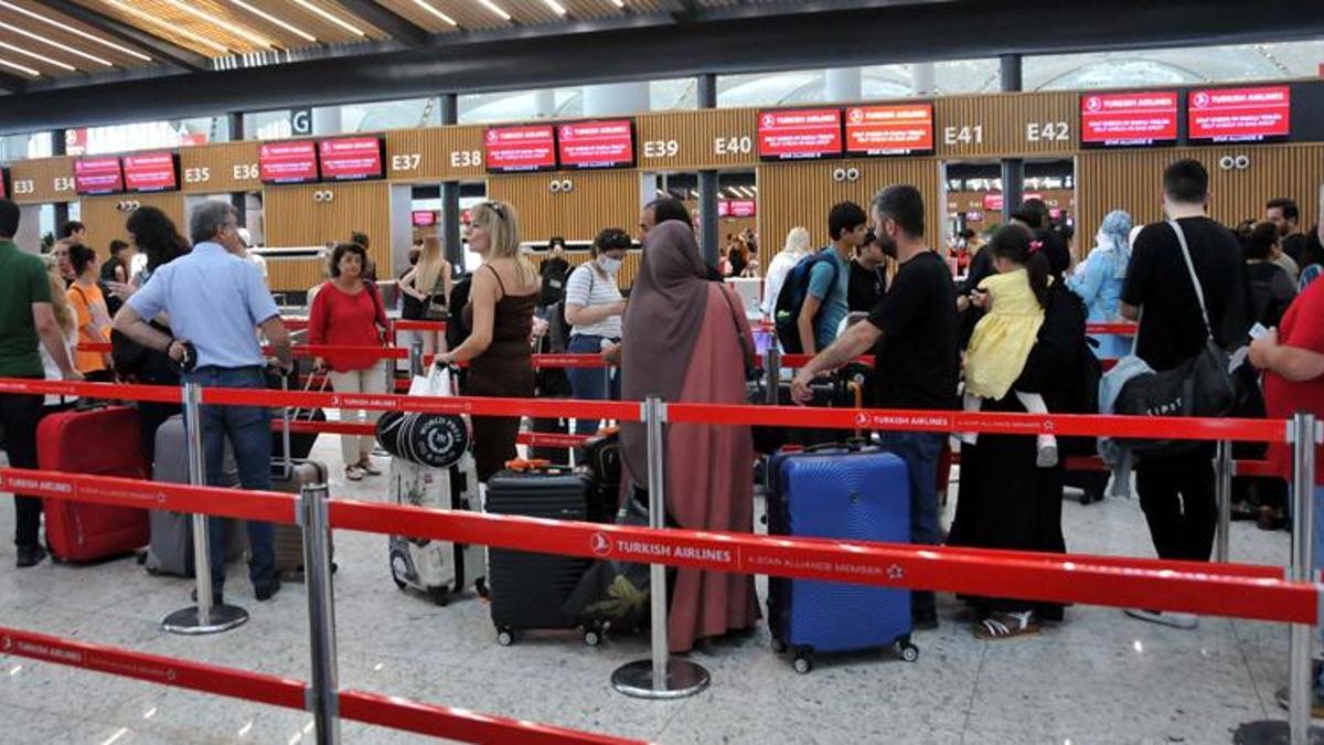 İstanbul Havalimanı'ndan bugün 251 bin 737 yolcu seyahat edecek