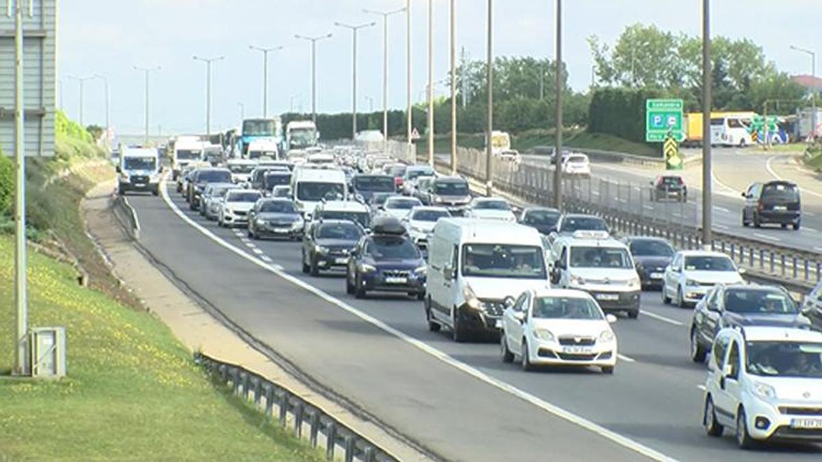 İstanbul'da bayram tatili trafiği sürüyor