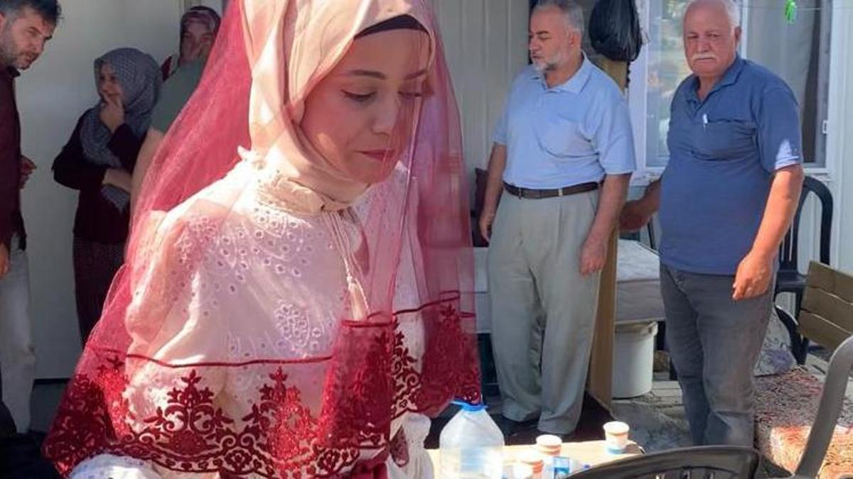 Çeyizi enkaz altında kalmıştı! Konteyner kentten gelin çıktı