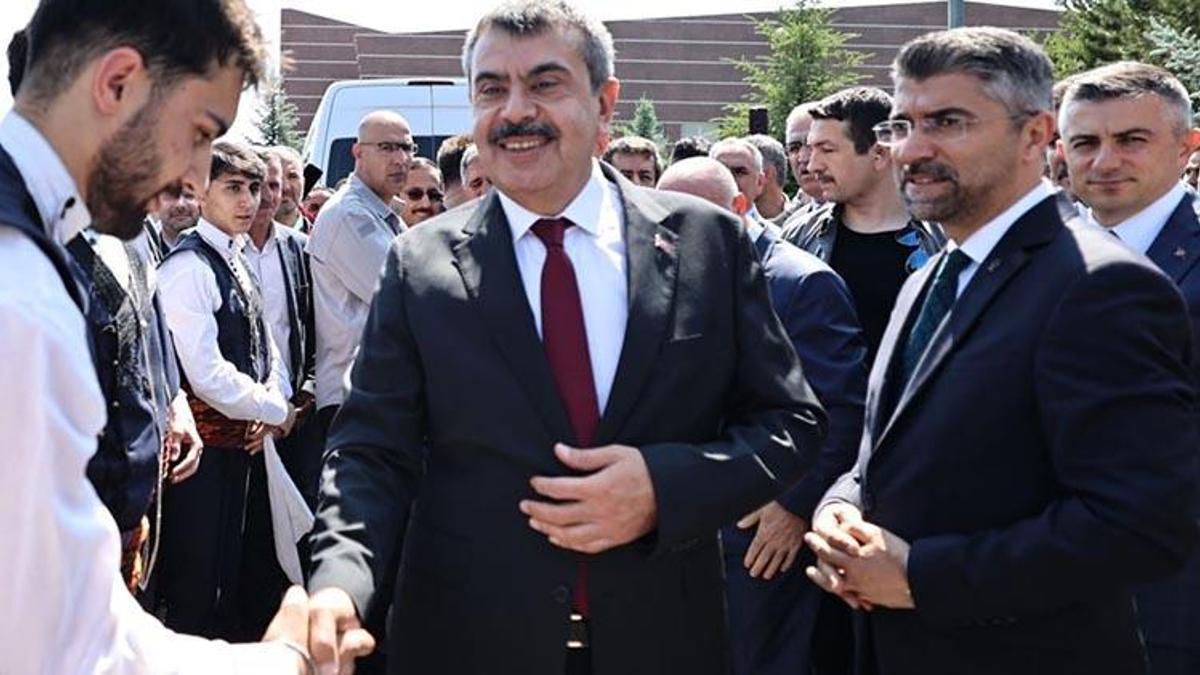 Bakan Tekin: Deprem bölgesinde eğitimin sağlıklı şekilde başlayacağı ortamı oluşturduk